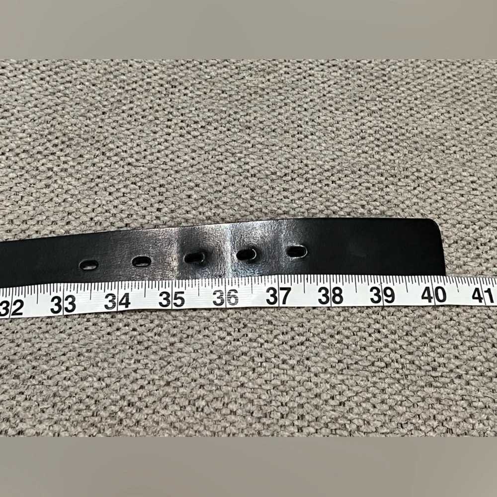 Elegant Black Leather Belt with Silver Buckle - Picture 5 of 7